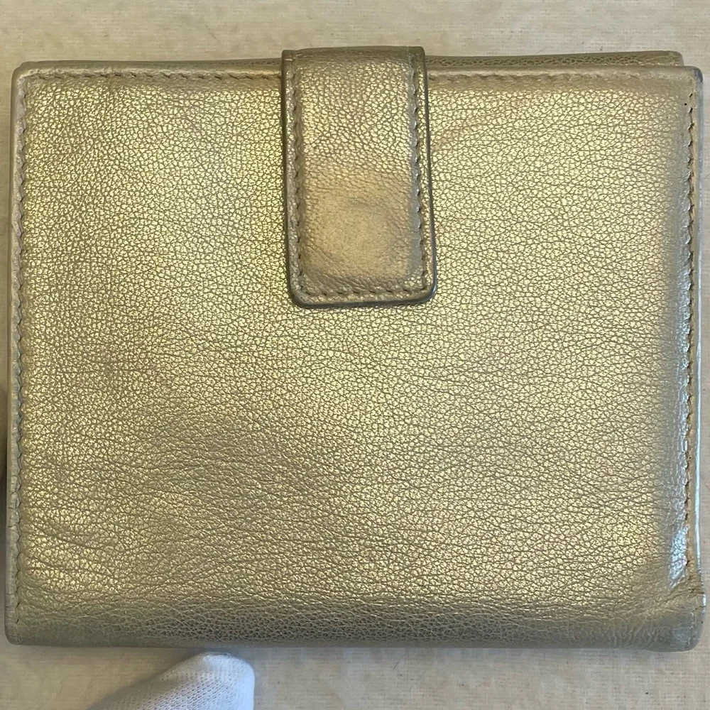 Salvatore Ferragamo Authentic Vintage Silver Compact Wallet - Picture 7 of 16